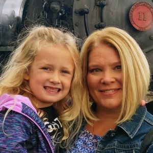 Meet your Posher, Lora